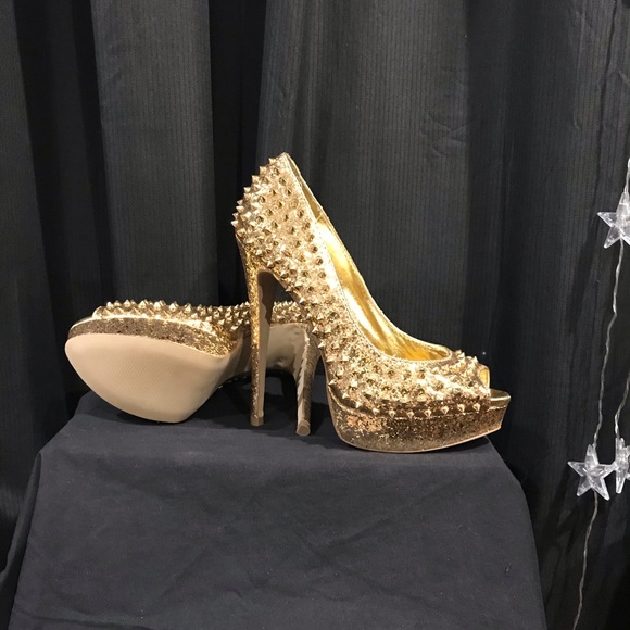 STEVE MADDEN GOLD SPIKED SEXY STILETTO HEELS, WORN TWICE SIZE 9 - Picture 4 of 4